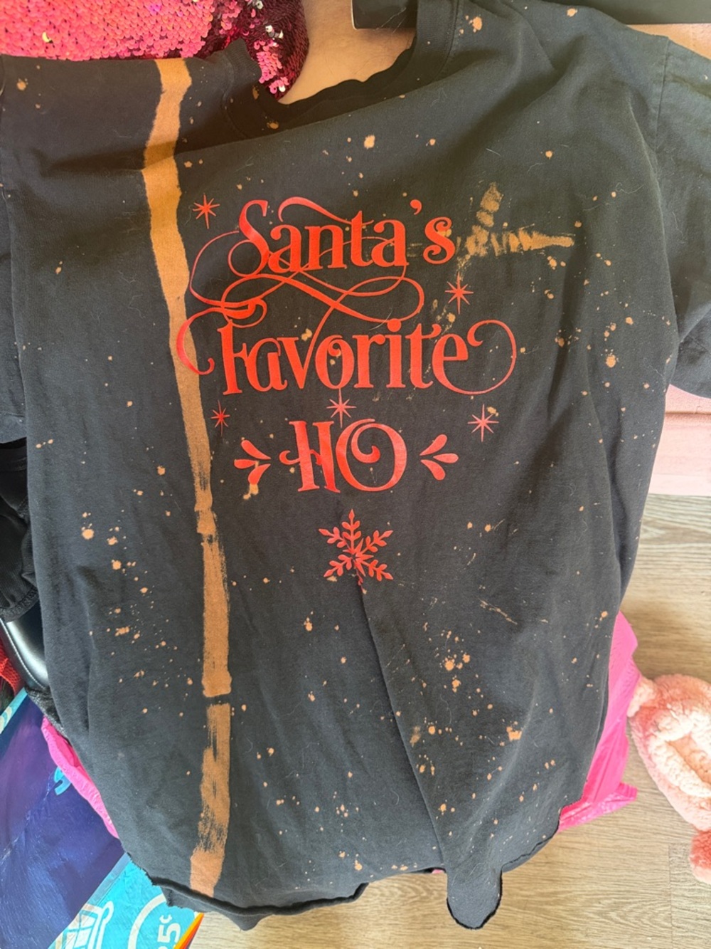Santa's Favorite Ho Short Sleeve Graphic Tee - Black & Red